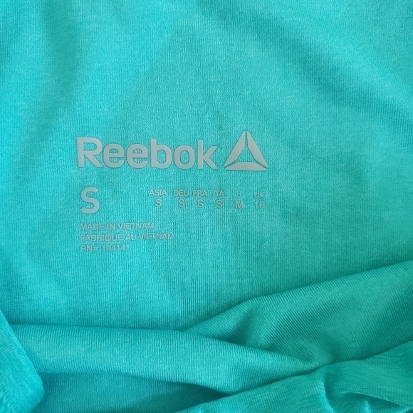 2 Athletic tank tops bundle - Picture 3 of 7